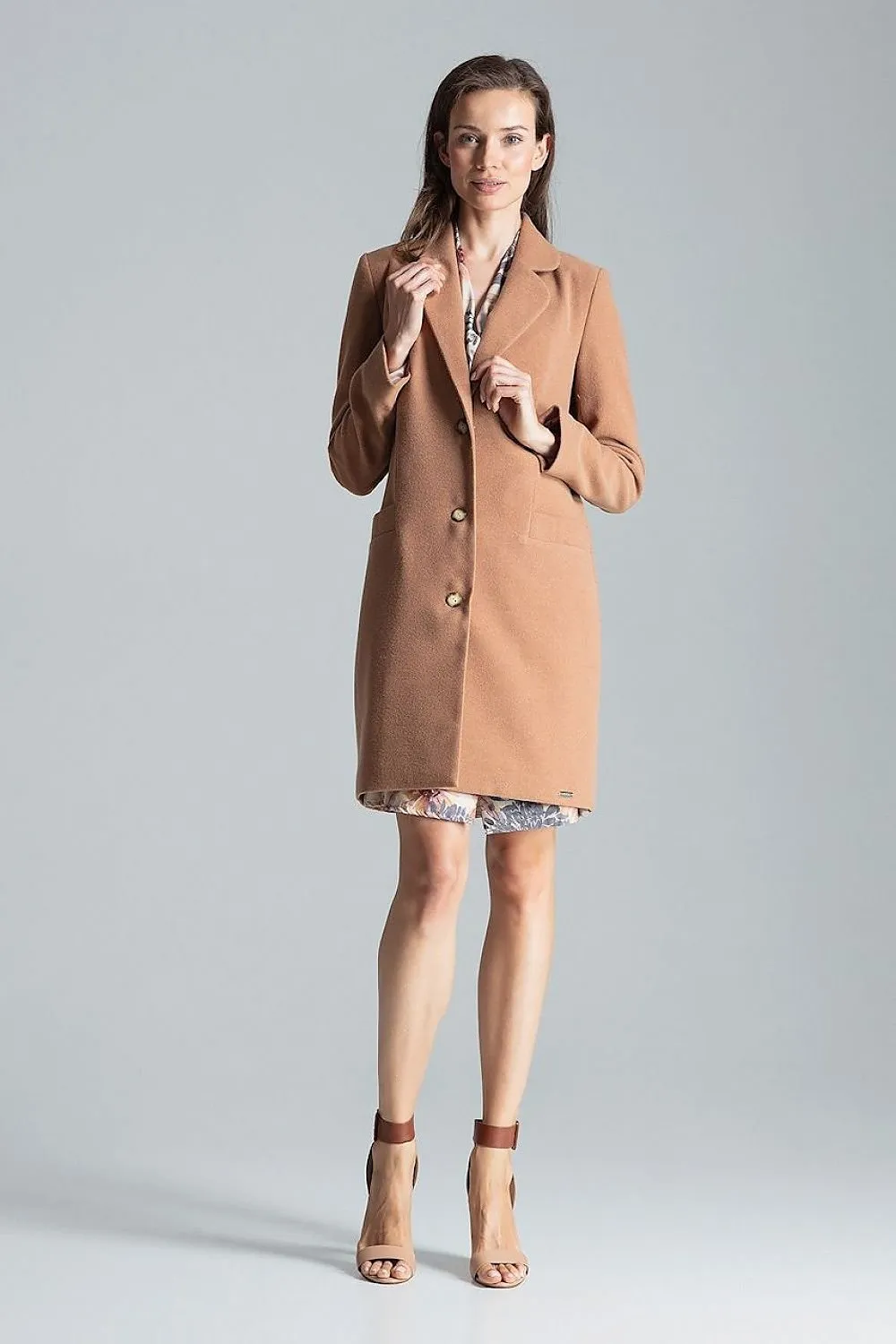 Classic coat with collar, 3-button closure Figl