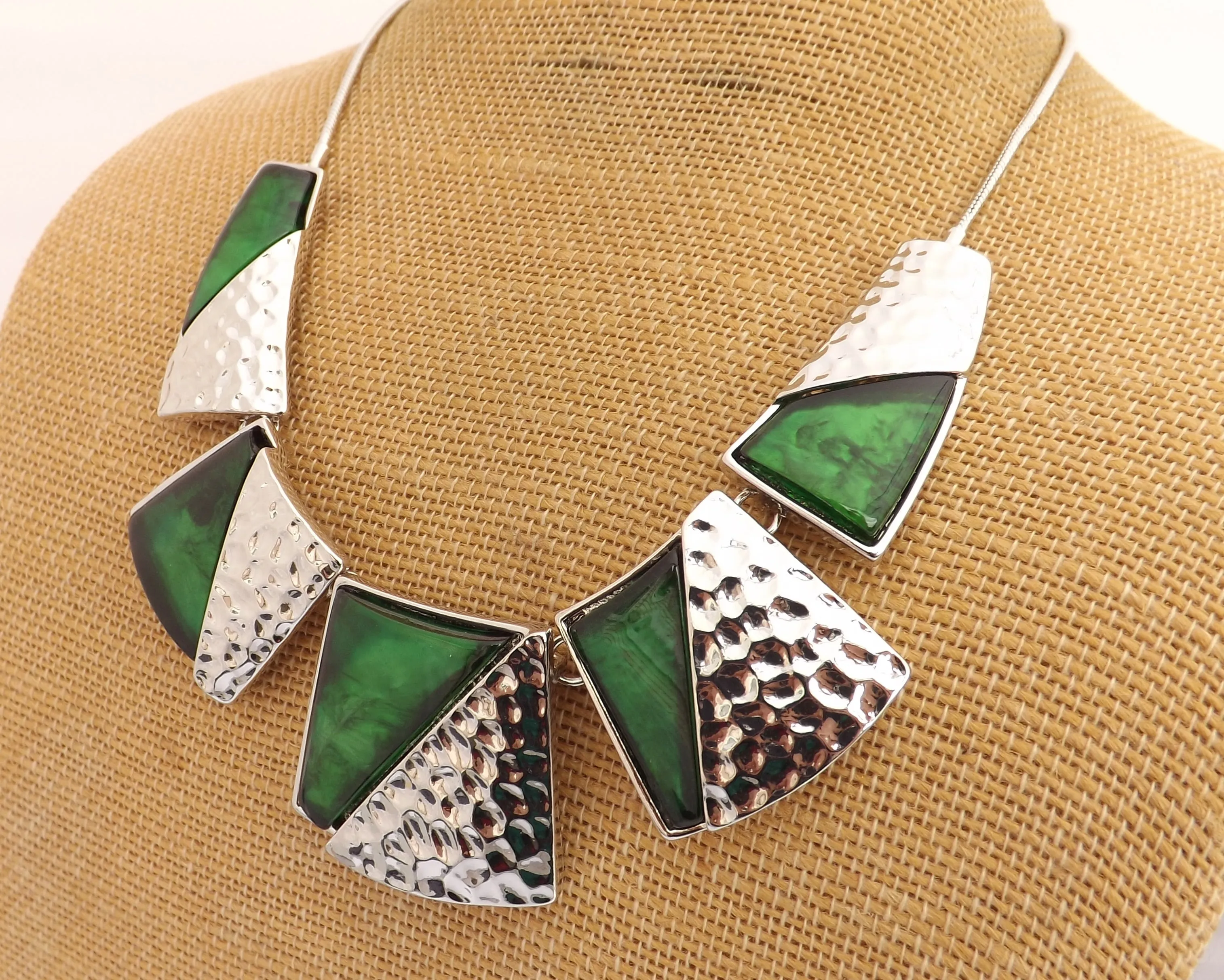 Green & Silver Toned Collar Necklace