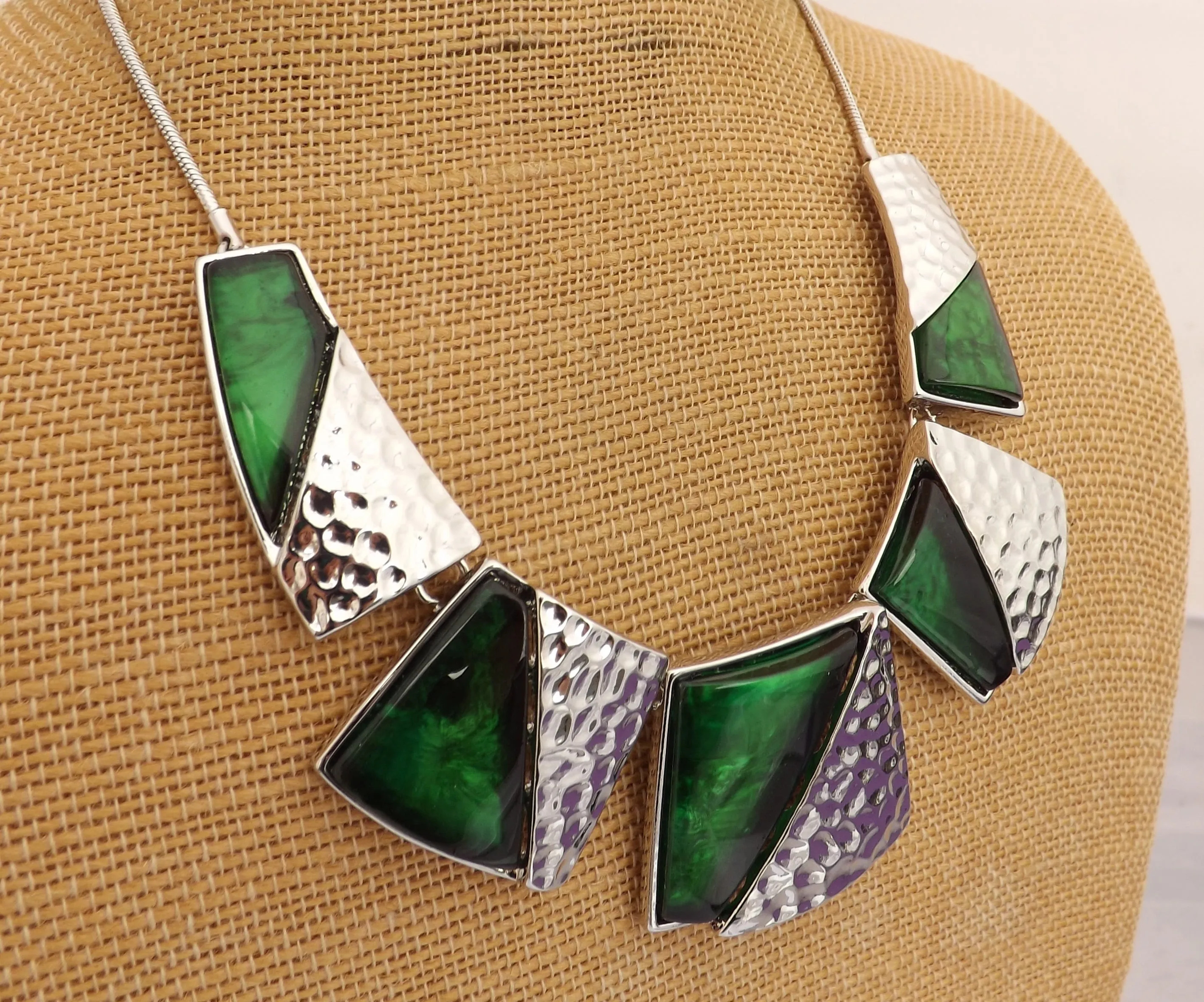 Green & Silver Toned Collar Necklace