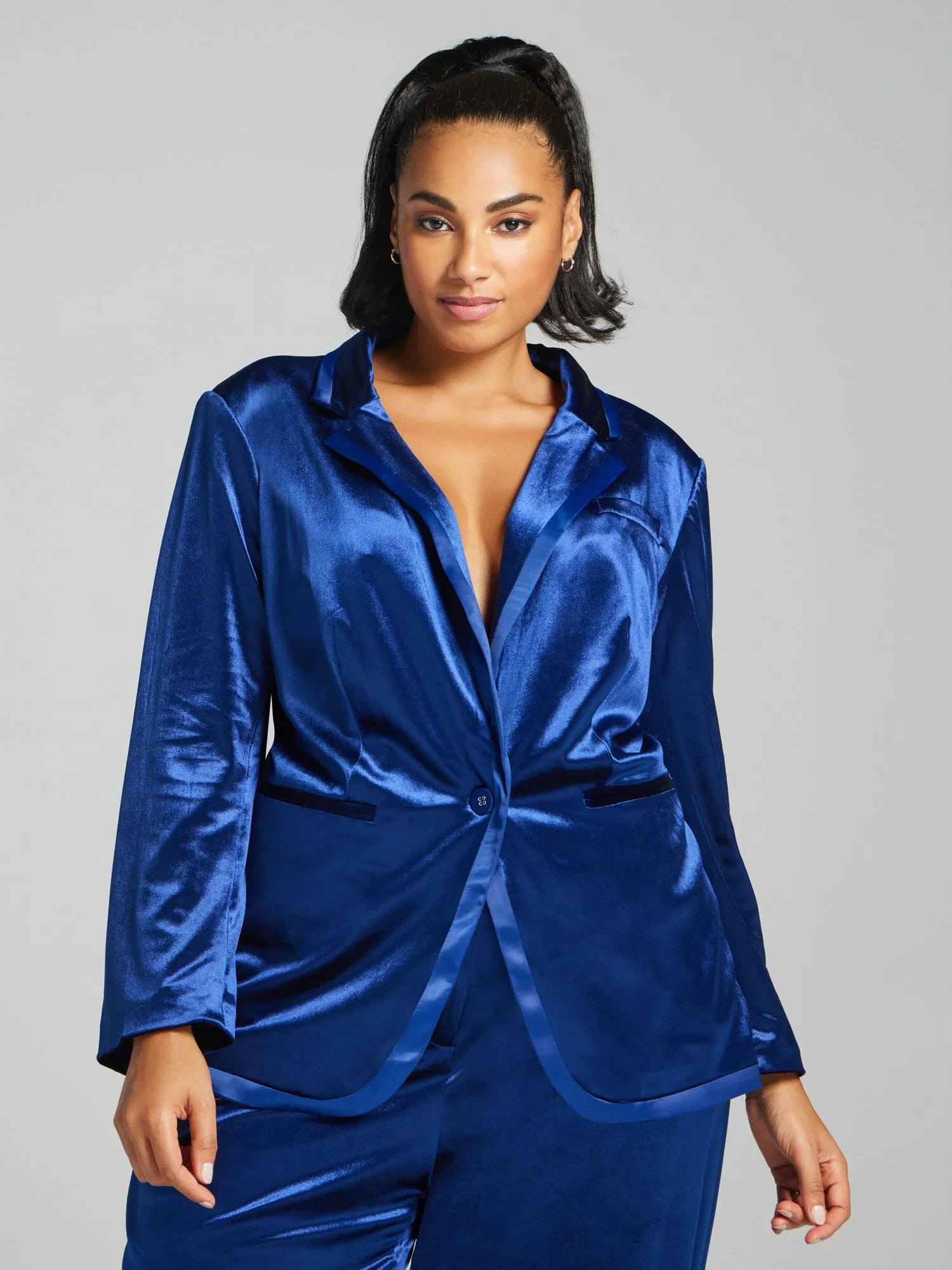 Neve Velvet Blazer