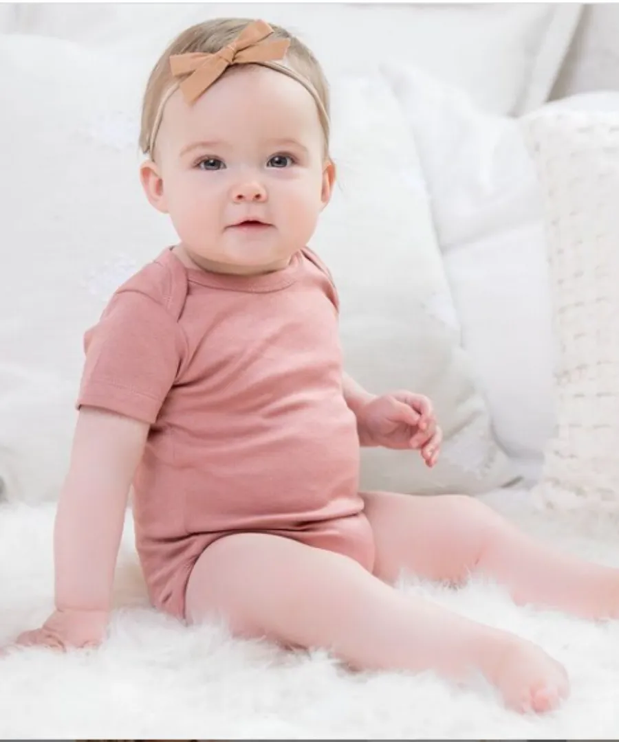 Organic Short-Sleeved Body Suit in Clay