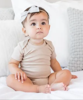 Organic Short-Sleeved Body Suit in Clay